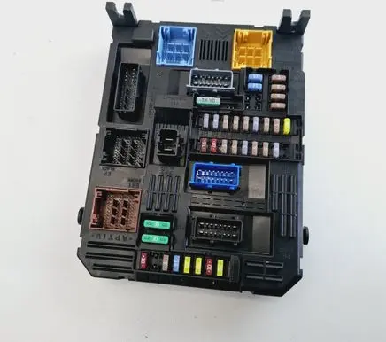 Peugeot 2008 II Fuse module 9845141280