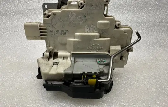Audi A3 S3 8P Rear door lock 4F0839015