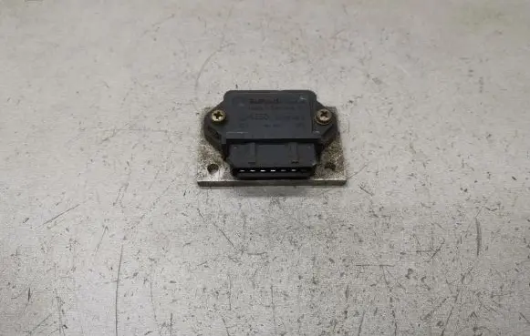Audi 80 90 S2 B4 Ignition amplifier control unit 211905351D