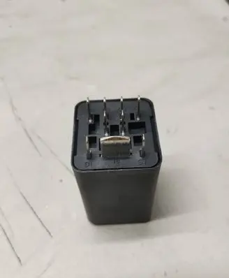 Volkswagen Touran I Glow plug pre-heat relay 0522120502 4104