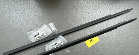 Nissan Patrol Y60 Front door trim (molding) 8082251N10 8082351N10