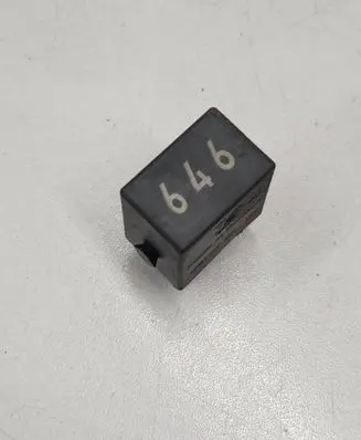 Volkswagen PASSAT B8 Other relay 4H0951253C V23374A1001X010 A1001X010