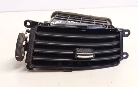Hyundai i30 Dash center air vent grill 974102L000 U05E2648