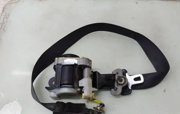 Honda Civic Front seatbelt E11040846