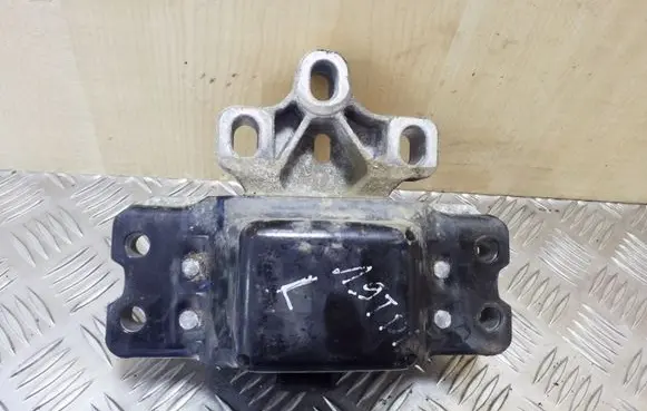 Skoda Octavia Mk2 (1Z) Engine mount bracket 1K0109555