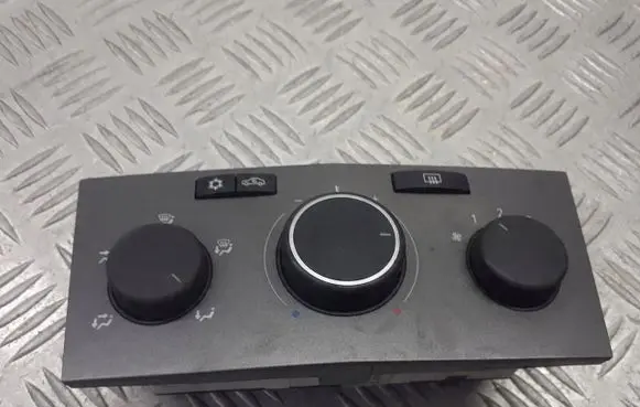 Opel Astra H Interior fan control switch 13201300