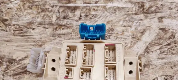 Lexus SC 430 Fuse module