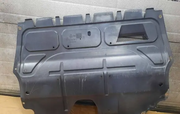 Seat Ibiza IV (6J,6P) Engine splash shield/under tray 6Q0825237S