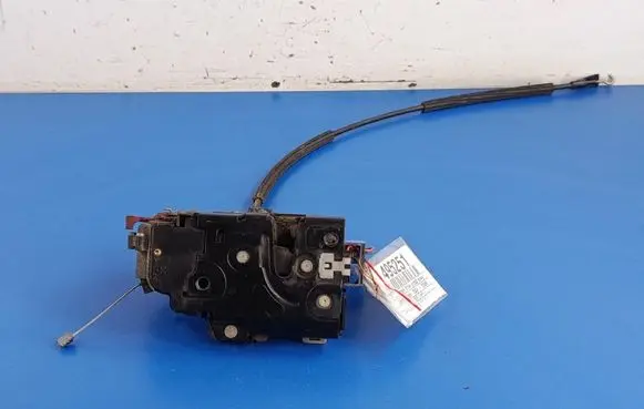 Seat Altea XL Front door lock 3D1837015