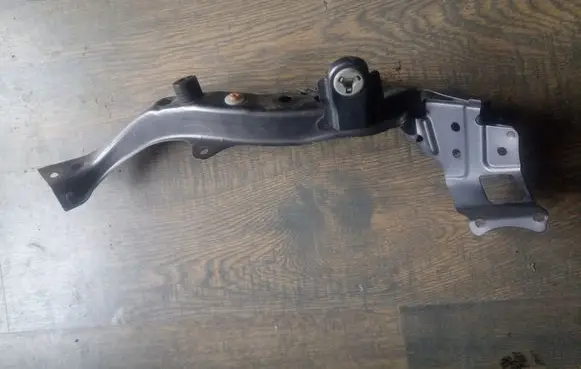 Toyota Verso Headlight/headlamp mounting bracket