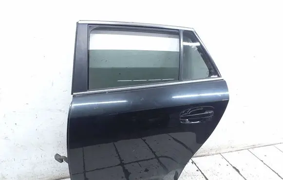 Toyota Avensis T270 Rear door 8215405270C
