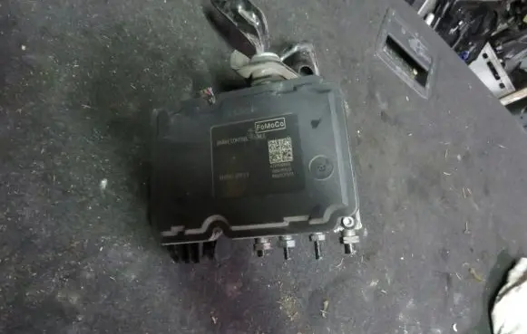 Ford Fiesta ABS Pump CV212C406AE