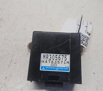Mitsubishi Pajero Door central lock control unit/module MR305675