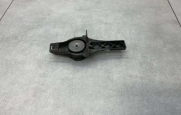 Audi Q3 8U Radiator mount bracket 8K0805201A