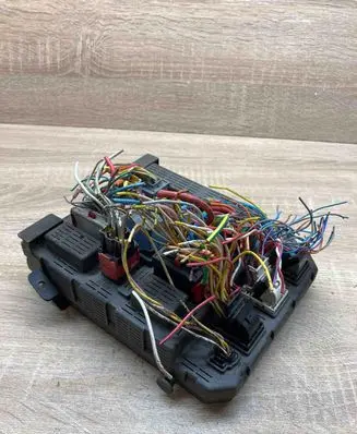 Peugeot 607 Fuse module 9645585480