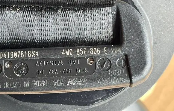 Audi Q7 4M Rear seatbelt 4M0857806E