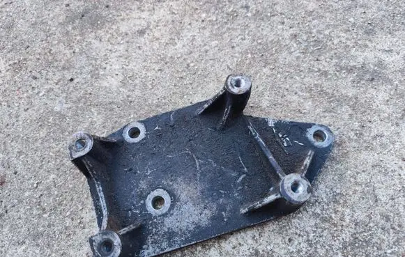Jeep Grand Cherokee (WJ) Engine mounting bracket 90512840F
