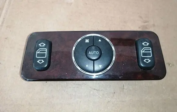 Mercedes-Benz ML W163 Electric window control switch A1638200426