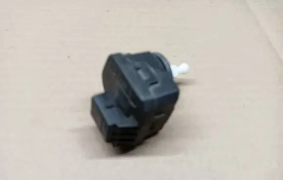 Skoda Citigo Headlight level adjustment motor 8L0941295B