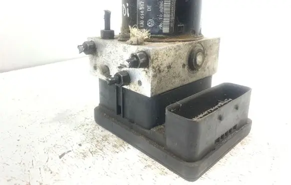 Volkswagen Golf IV ABS Pump 1C0907379E 00006065D5 10096003133