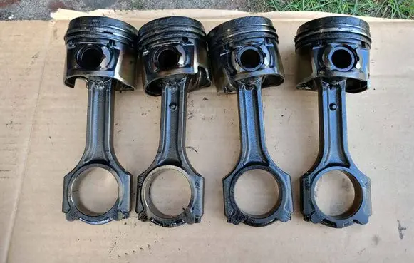 KIA Sportage Piston with connecting rod 
