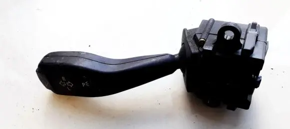 BMW 5 E39 Indicator stalk 8363668M 01104010