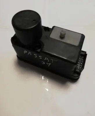 Volkswagen PASSAT B4 Central locking vacuum pump 1H0962257E