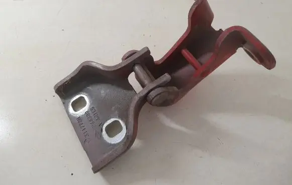 Opel Vivaro Front door lower hinge 