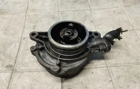 BMW 3 E46 Vacuum pump 72817601B 03T2900246