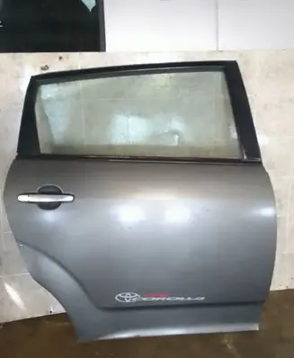 Toyota Corolla Verso E121 Rear door