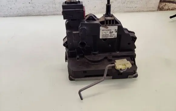 Opel Corsa D Rear door lock 55702905 0609062218
