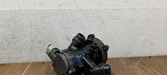 Volkswagen Golf VII Water pump 06L121111H