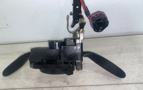 Volkswagen Polo Wiper turn signal indicator stalk/switch 6Q0953503AD 203257ATW 0555068