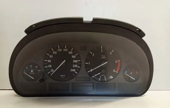 BMW 5 E39 Speedometer (instrument cluster) 110008735 8375675