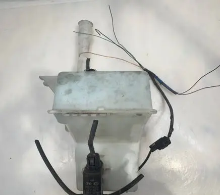 Windshield washer fluid reservoir/tank