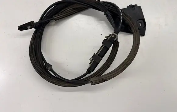 Volkswagen Touareg II Engine bonnet/hood lock release cable 7P6823535 7P6823531