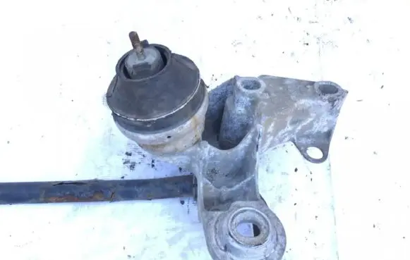 Audi A4 S4 B5 8D Engine mount bracket 8d0199352