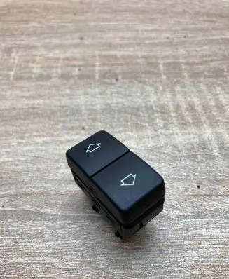 BMW 5 E39 Electric window control switch 8366506