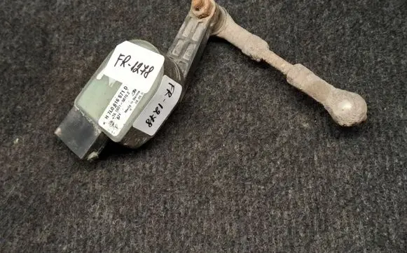 Porsche Cayenne (9PA) Rear air suspension level height sensor 7L0616571D 4E907503C