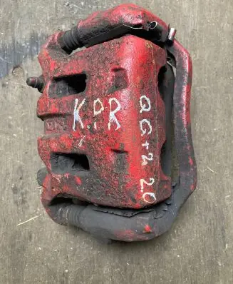 Nissan Qashqai+2 Front brake caliper