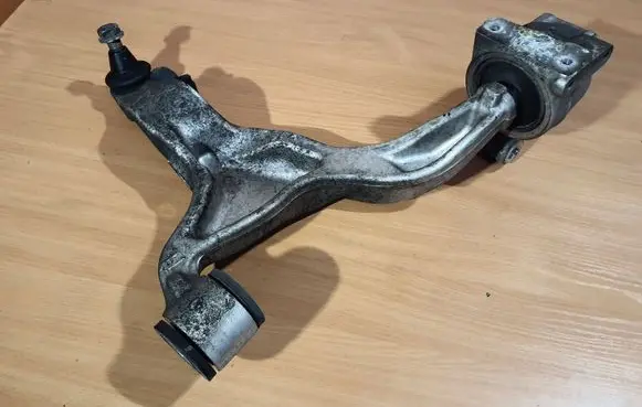 Infiniti Q50 Front lower control arm/wishbone