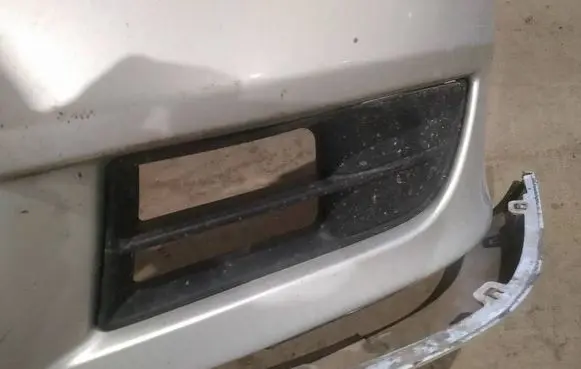 Toyota Corolla Verso AR10 Front bumper lower grill 