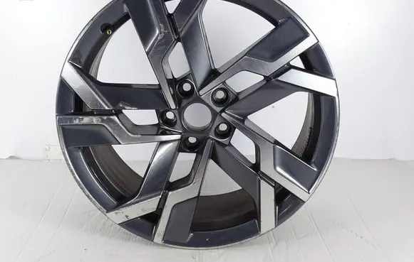 Skoda Karoq Original wheel cap 57A601025AE 57A601025AF