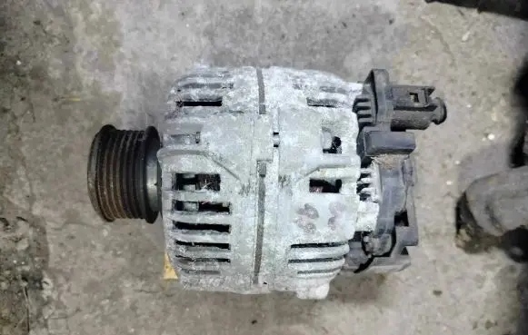 Volkswagen Golf IV Generator/alternator STX100199 90A