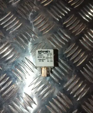 Audi A6 S6 C6 4F Fuel pump relay 8E0951253