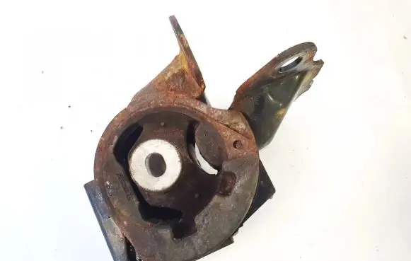 Mazda CX-7 Engine mount bracket