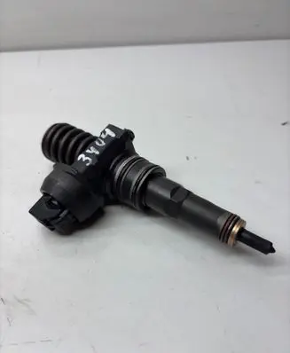 Volkswagen Golf V Fuel injector 038130073