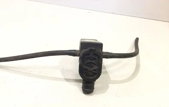 Hyundai Santa Fe Windscreen/windshield washer pump 985103E000
