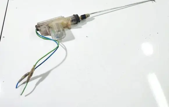 Volkswagen Polo IV 9N3 Central locking motor 7L932037992