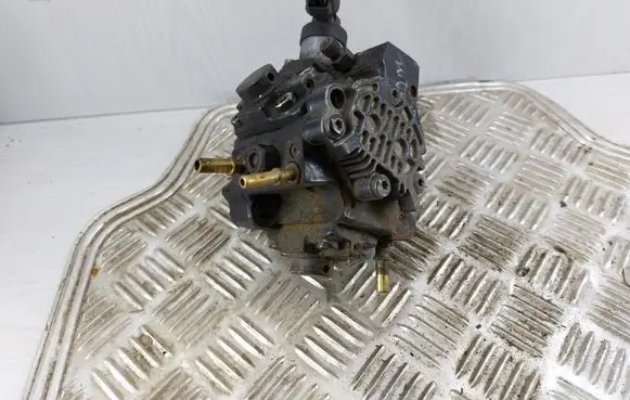 Renault Master III Fuel injection high pressure pump H8200912103